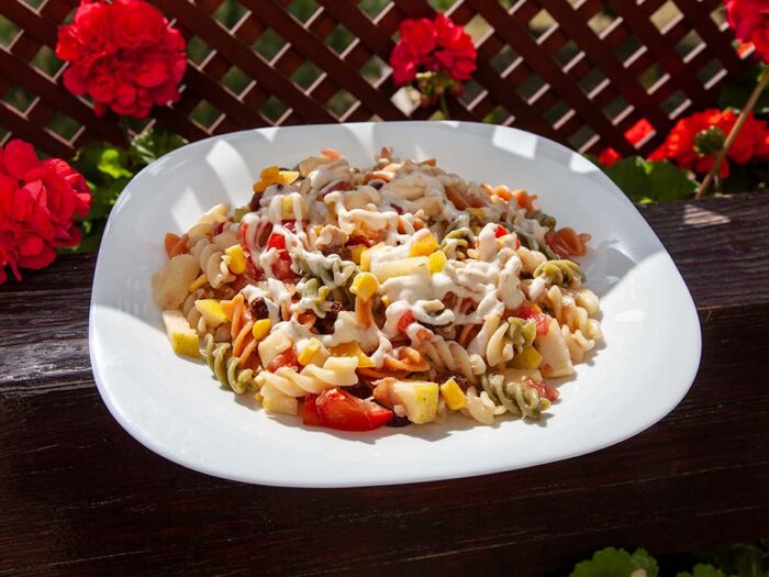 Ensalada de pasta y fruta