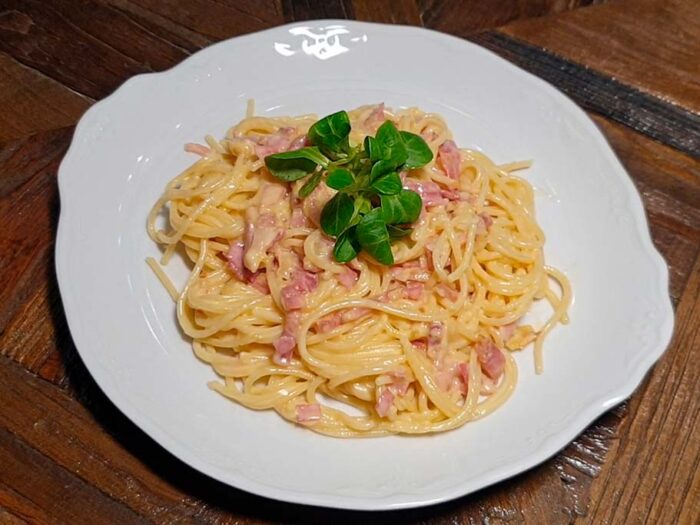 Spaghetti a la carbonara